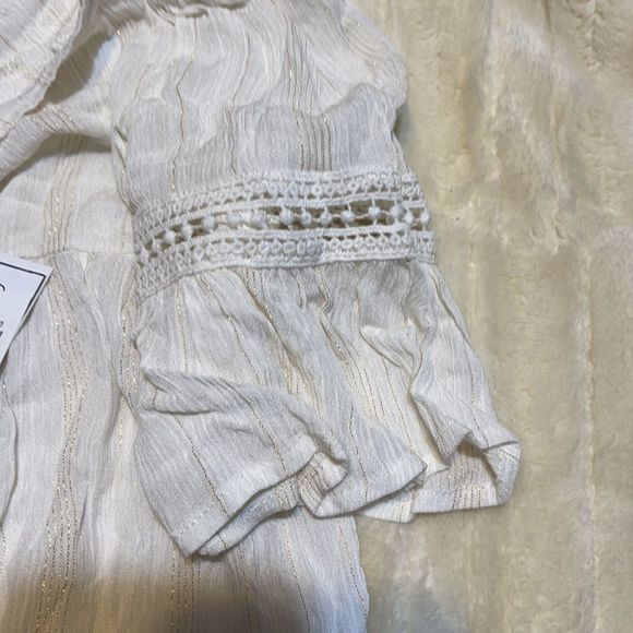 3/$25 Kandy Kisses cold shoulder top - Picture 5 of 5